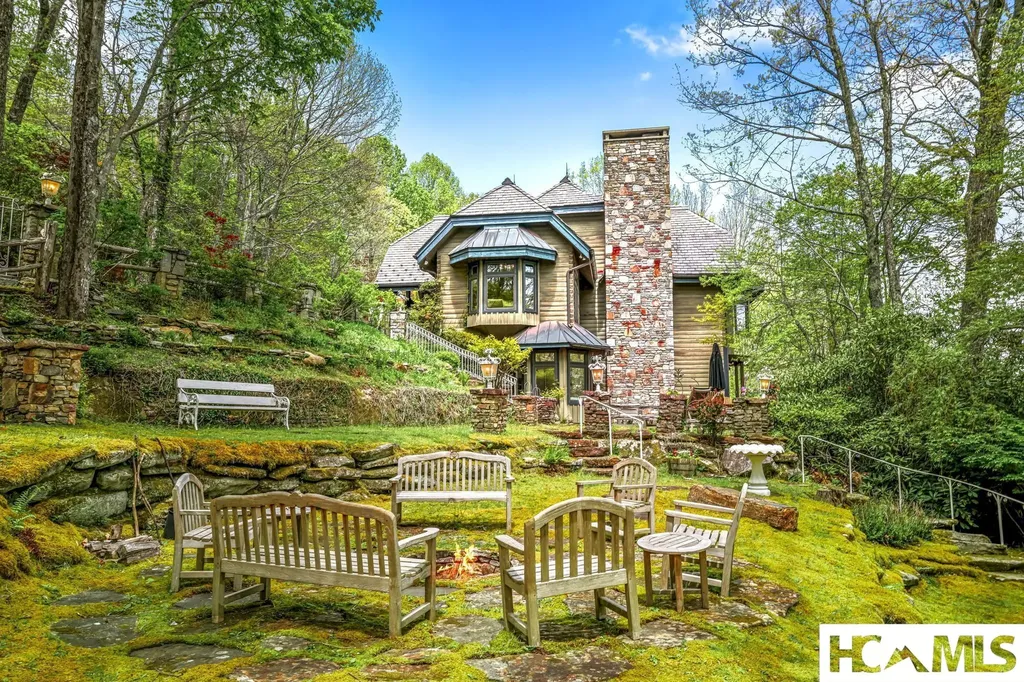 1052 Toxaway Drive Lake Toxaway NC 28747