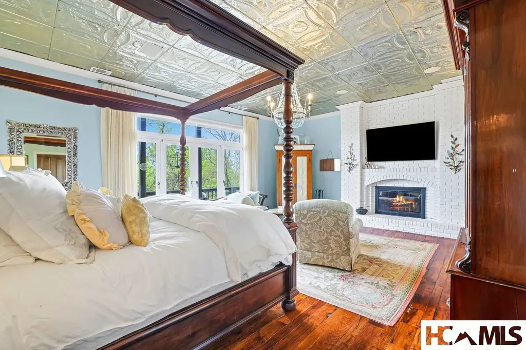 1052 Toxaway Drive Lake Toxaway NC 28747
