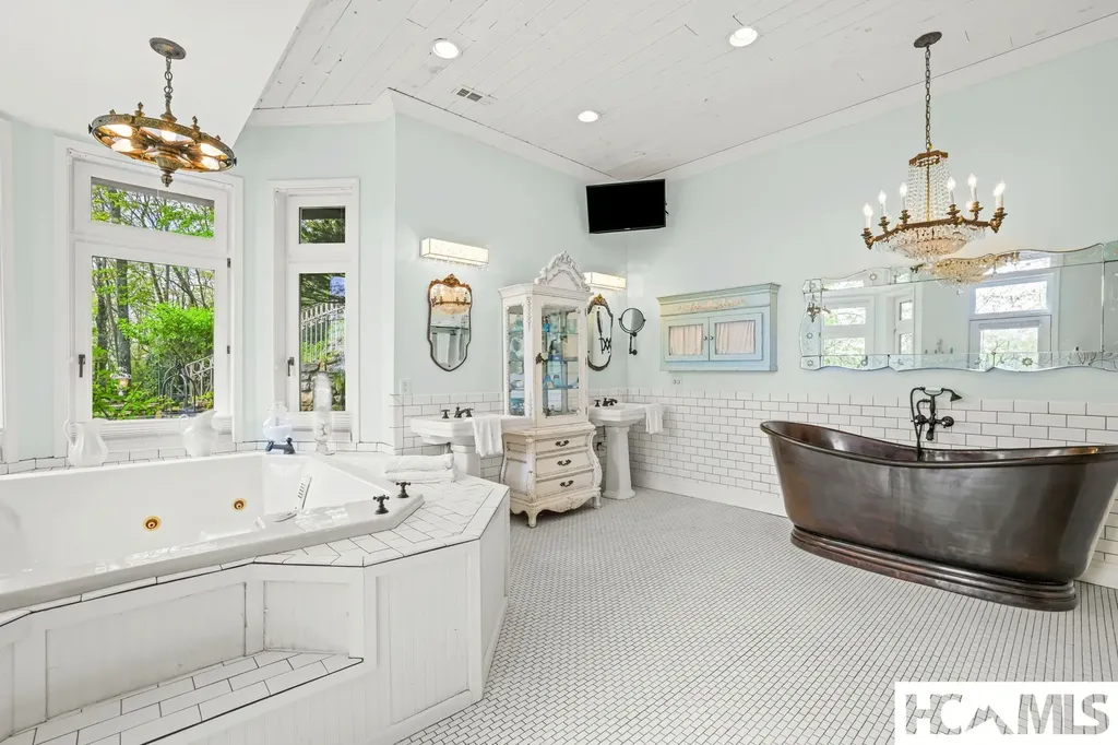 1052 Toxaway Drive Lake Toxaway NC 28747