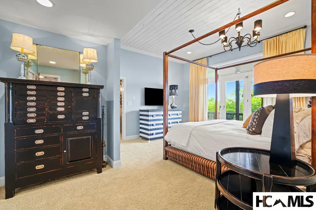 1052 Toxaway Drive Lake Toxaway NC 28747