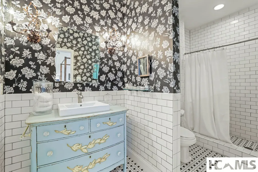 1052 Toxaway Drive Lake Toxaway NC 28747