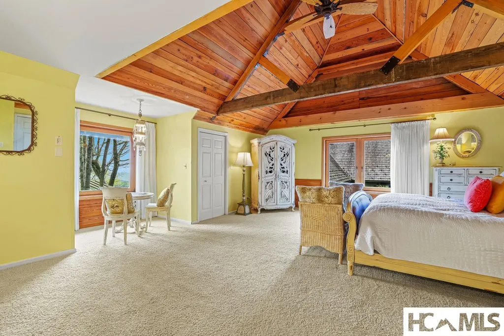 1052 Toxaway Drive Lake Toxaway NC 28747