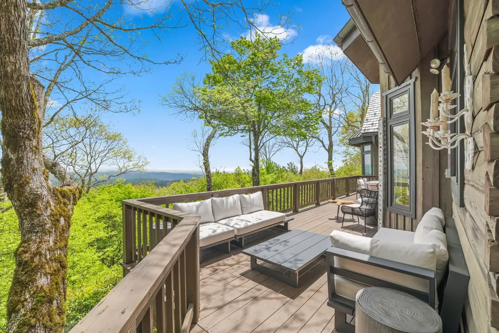 1052 Toxaway Drive Lake Toxaway NC 28747