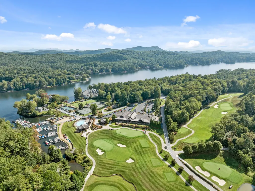 1052 Toxaway Drive Lake Toxaway NC 28747