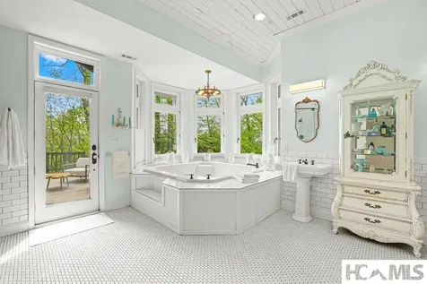 1052 Toxaway Drive Lake Toxaway NC 28747