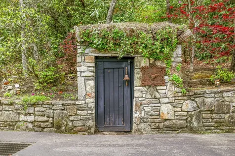 1052 Toxaway Drive Lake Toxaway NC 28747