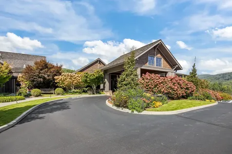 1052 Toxaway Drive Lake Toxaway NC 28747