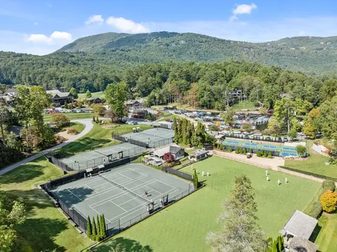 1052 Toxaway Drive Lake Toxaway NC 28747