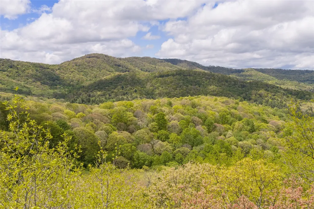 450 Springwater Road Glenville NC 28736