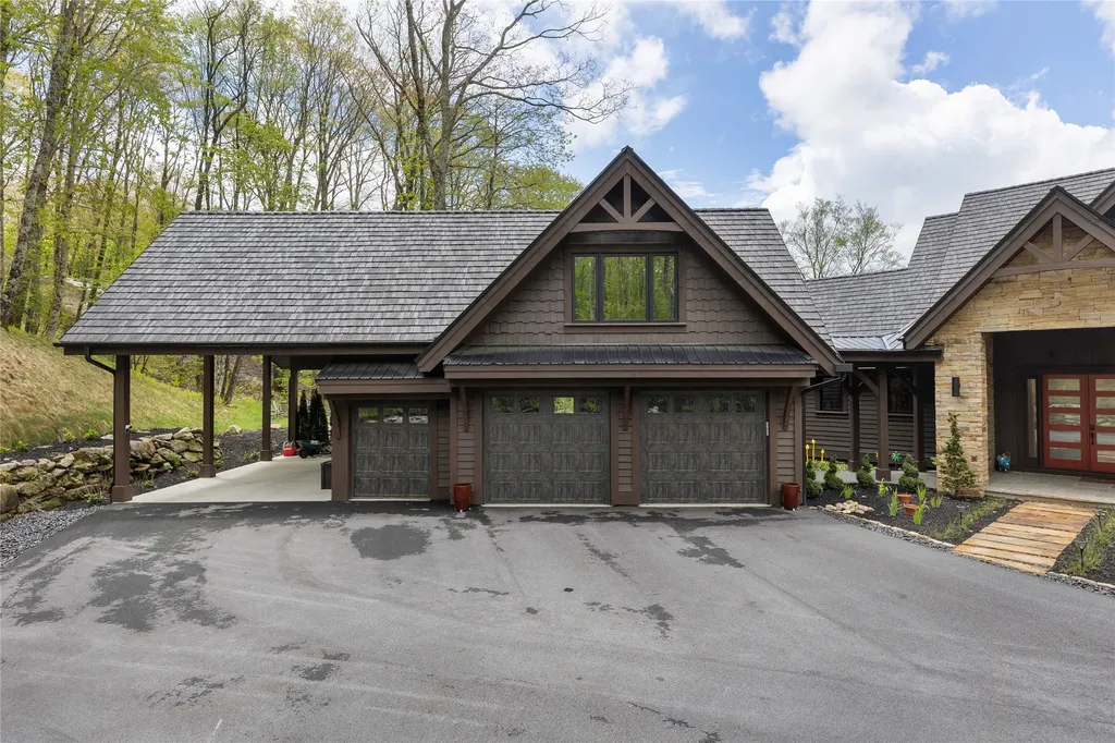 450 Springwater Road Glenville NC 28736