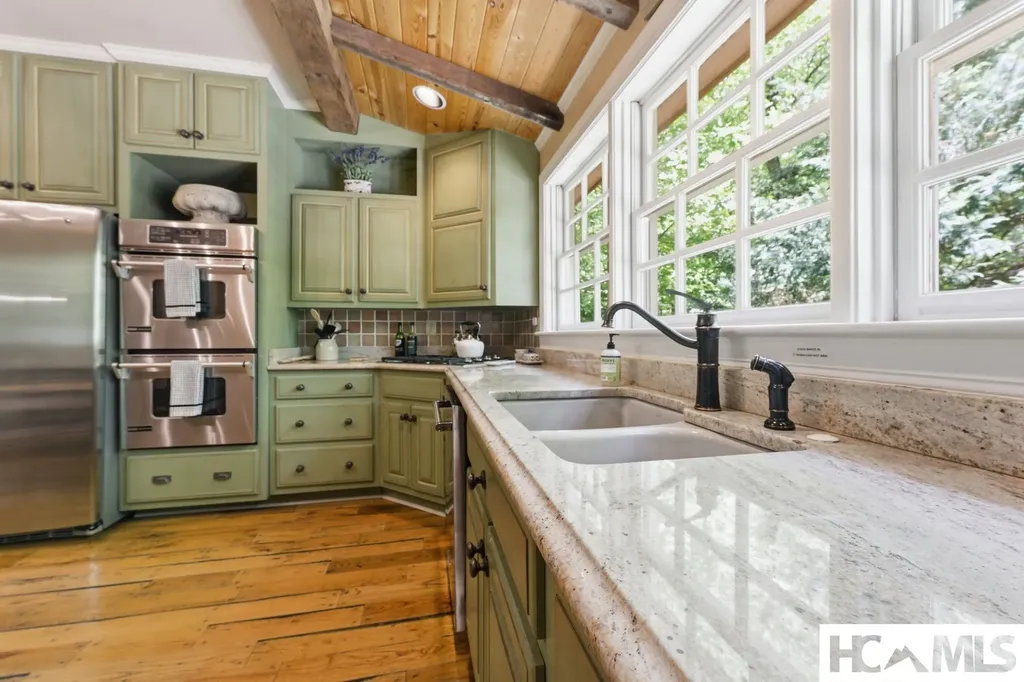 26 Valentine Lane Highlands NC 28741