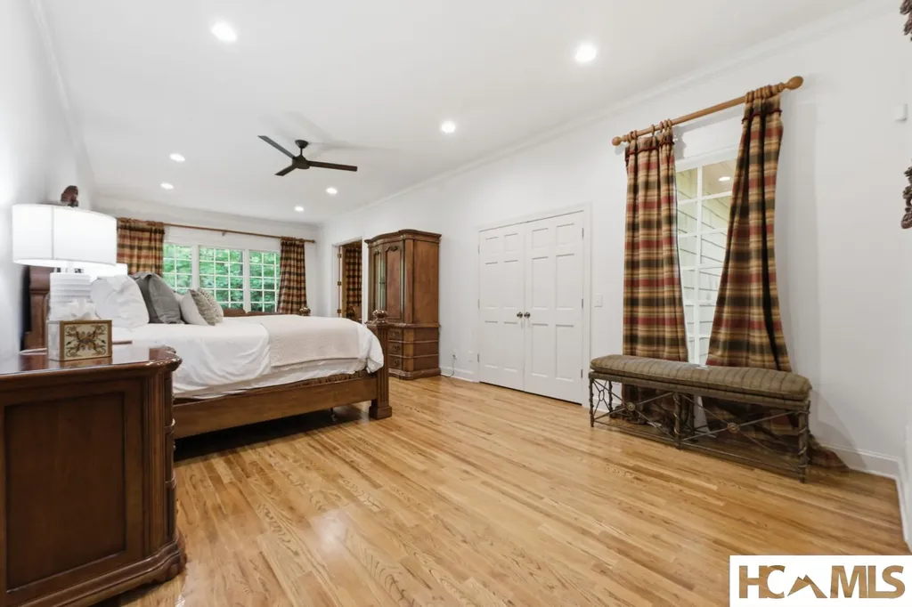 26 Valentine Lane Highlands NC 28741