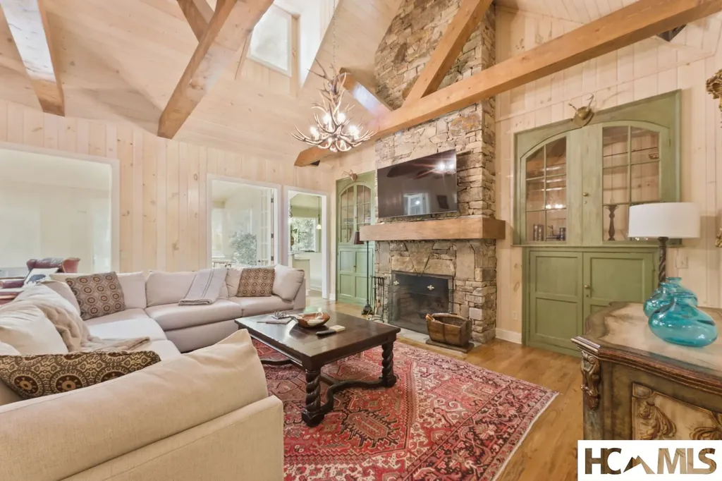 26 Valentine Lane Highlands NC 28741