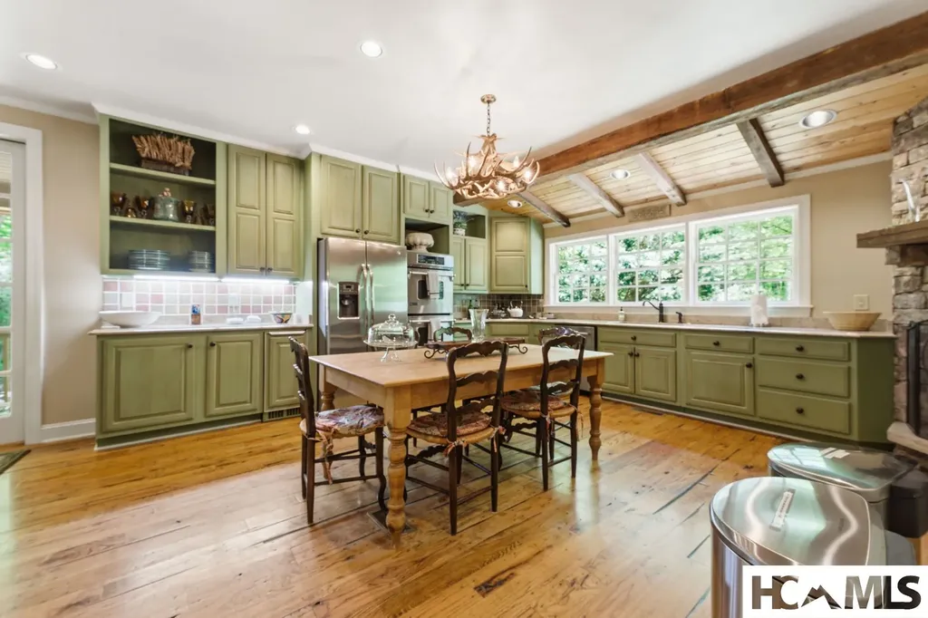 26 Valentine Lane Highlands NC 28741