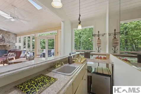 26 Valentine Lane Highlands NC 28741