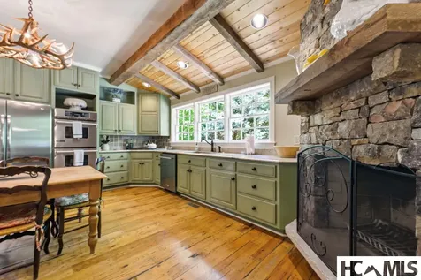 26 Valentine Lane Highlands NC 28741