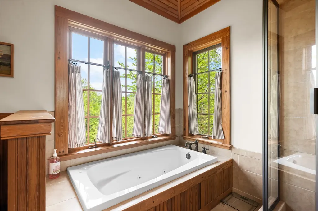 536 Hawk Mountain Road Lake Toxaway NC 28747