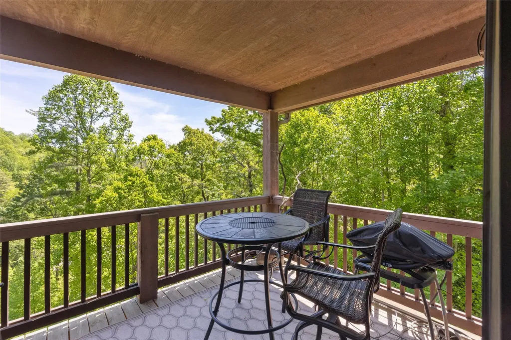 48 Upper Tanglewood Lake Toxaway NC 28747
