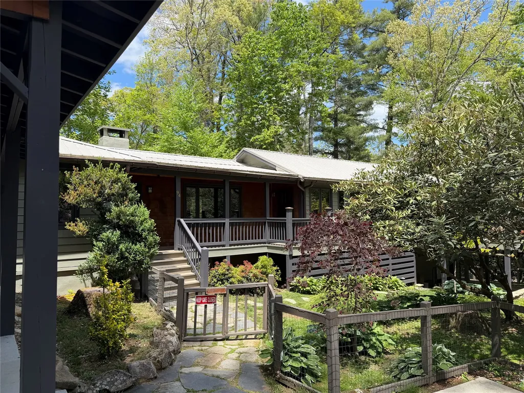 94 Netsi Place Highlands NC 28741