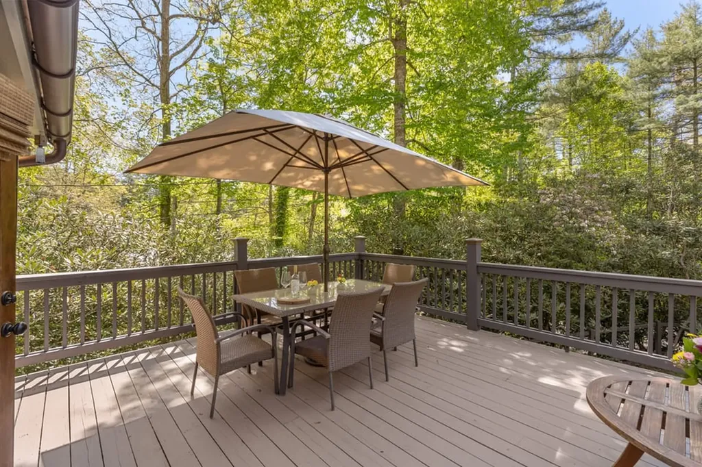 94 Netsi Place Highlands NC 28741