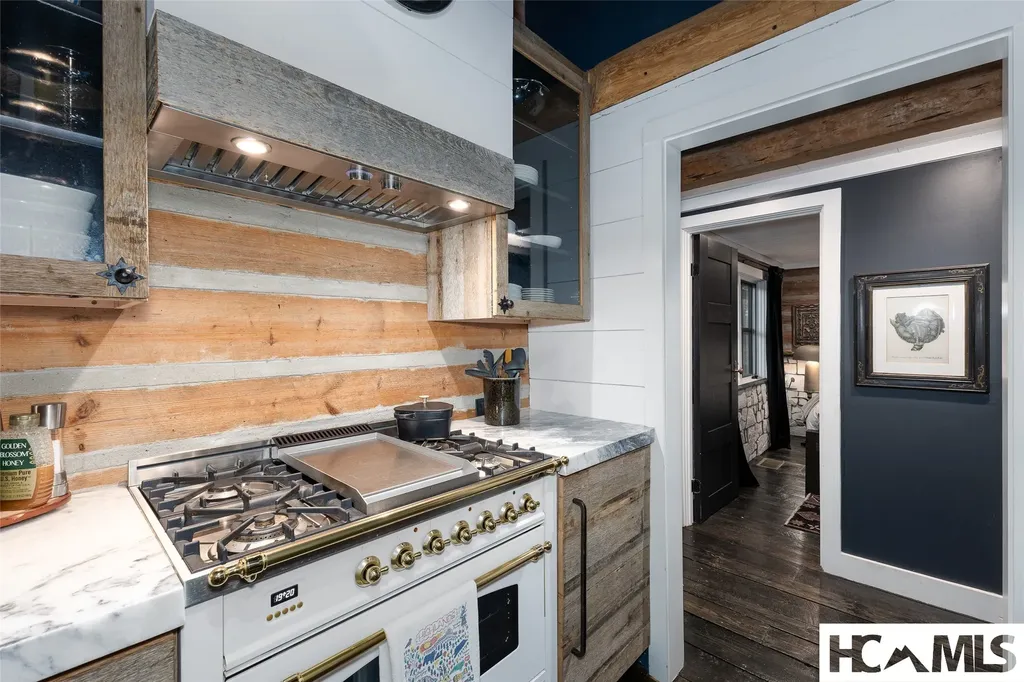 472 Chestnut Street Highlands NC 28741