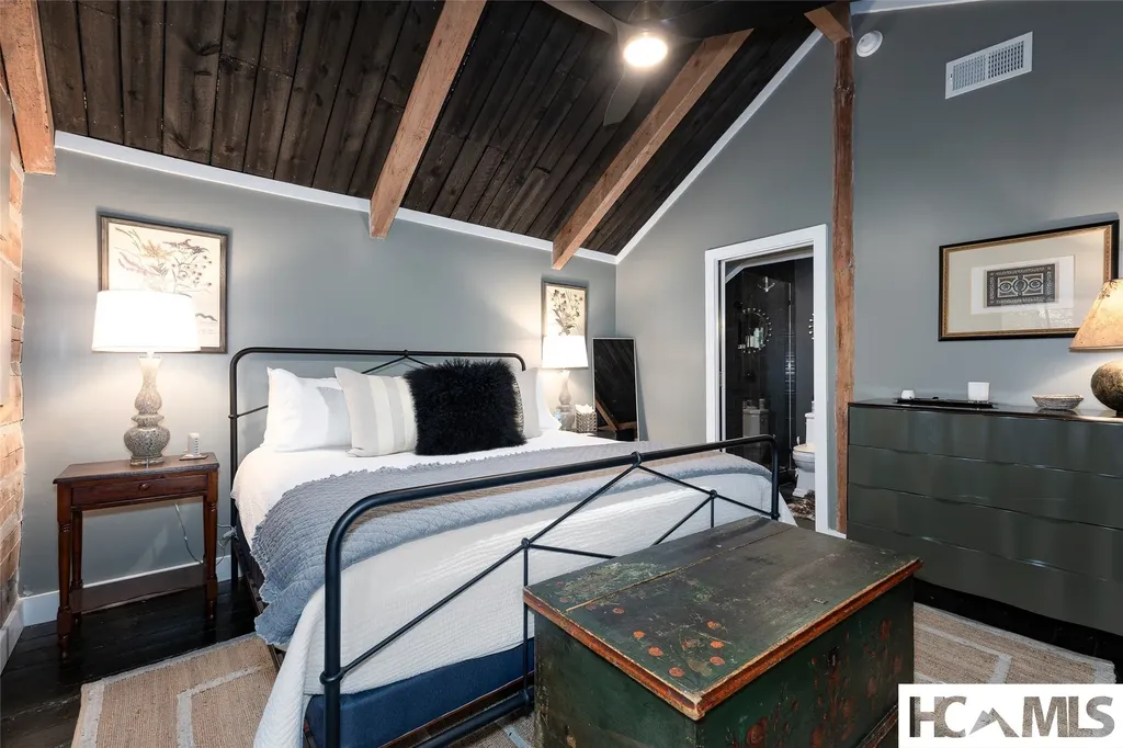 472 Chestnut Street Highlands NC 28741