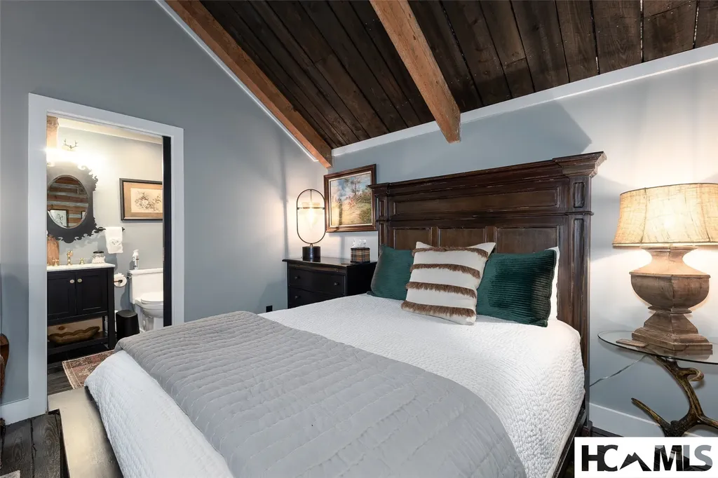 472 Chestnut Street Highlands NC 28741
