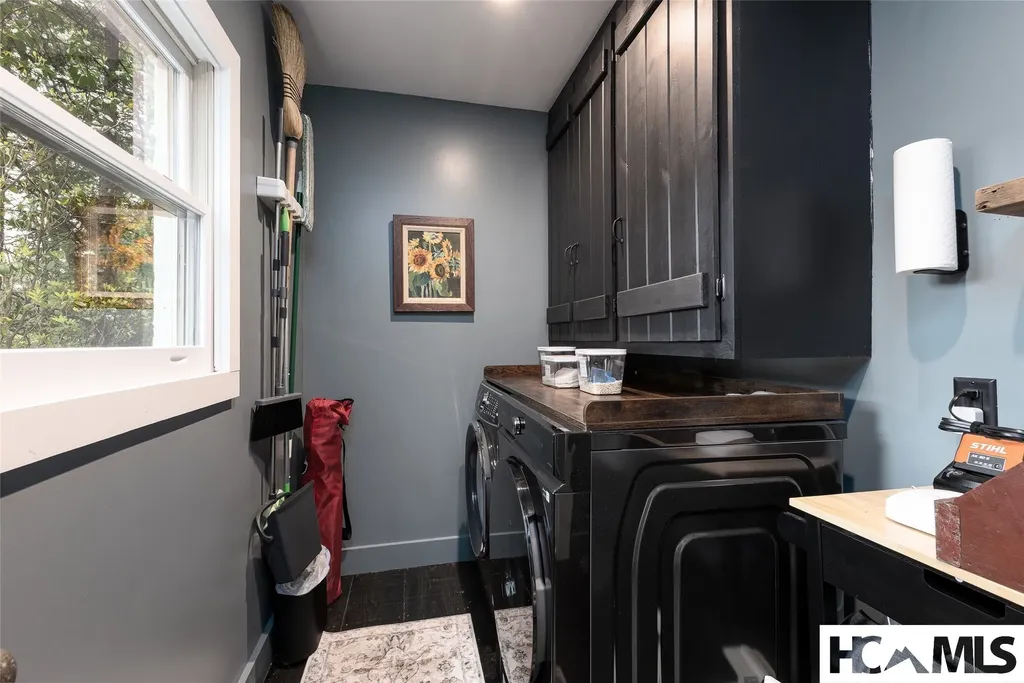 472 Chestnut Street Highlands NC 28741