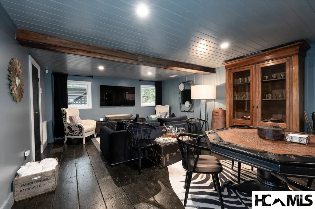 472 Chestnut Street Highlands NC 28741