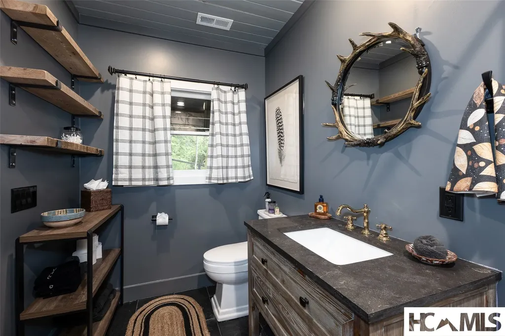 472 Chestnut Street Highlands NC 28741
