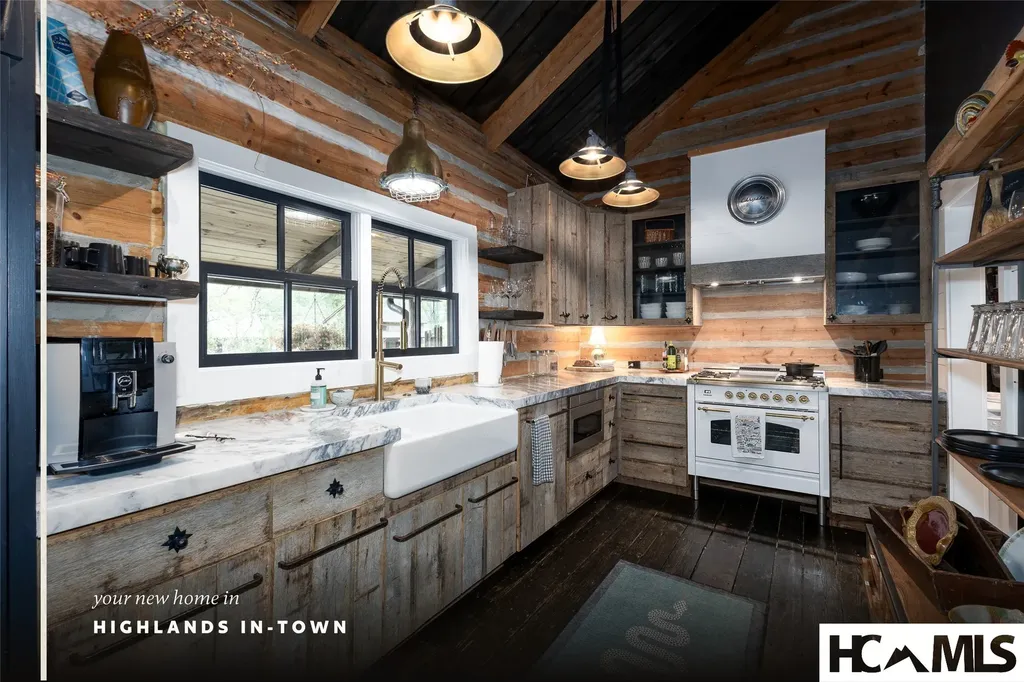472 Chestnut Street Highlands NC 28741
