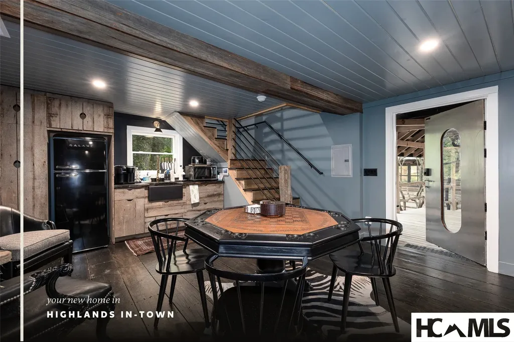 472 Chestnut Street Highlands NC 28741
