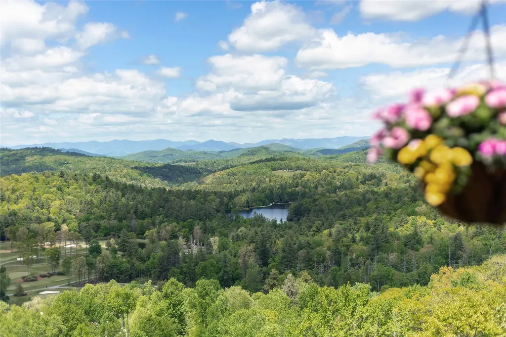 744 Old Wagon Trail Highlands NC 28741