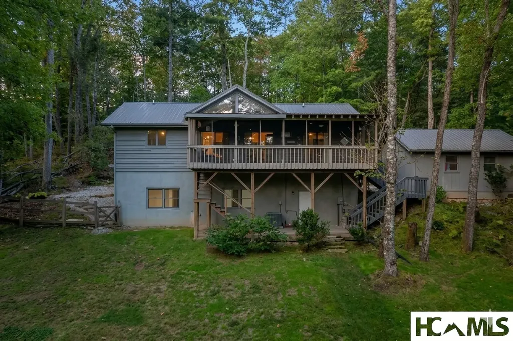 18 Horsepasture River Court Sapphire NC 28774
