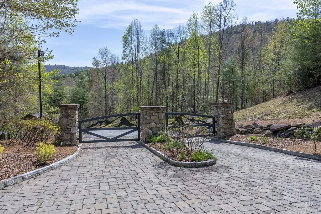 716 Pepper Vine Circle Brevard NC 28712