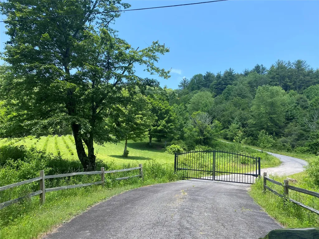 41 Wolf Knob Road Cullowhee NC 28723