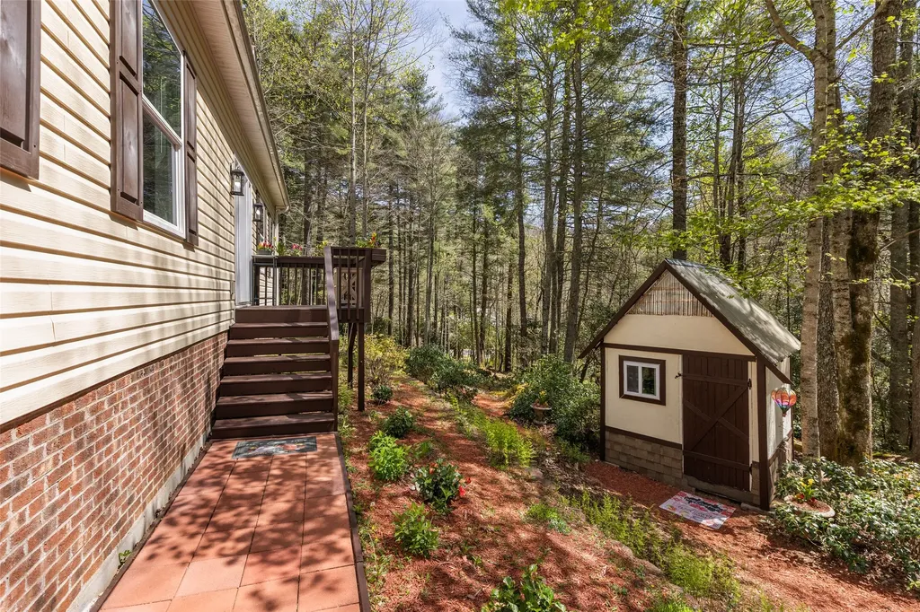400 Cole Mountain Circle Highlands NC 28741
