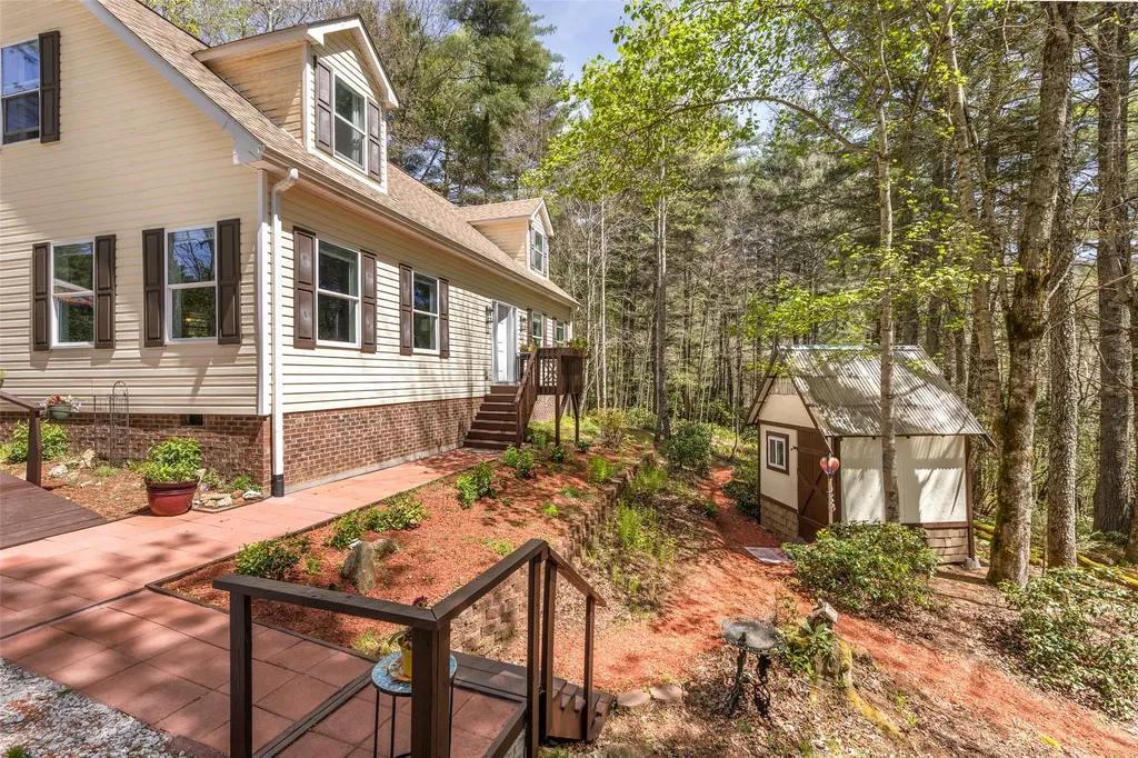 400 Cole Mountain Circle Highlands NC 28741