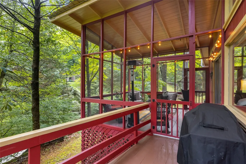 82 Village Way Sapphire NC 28774