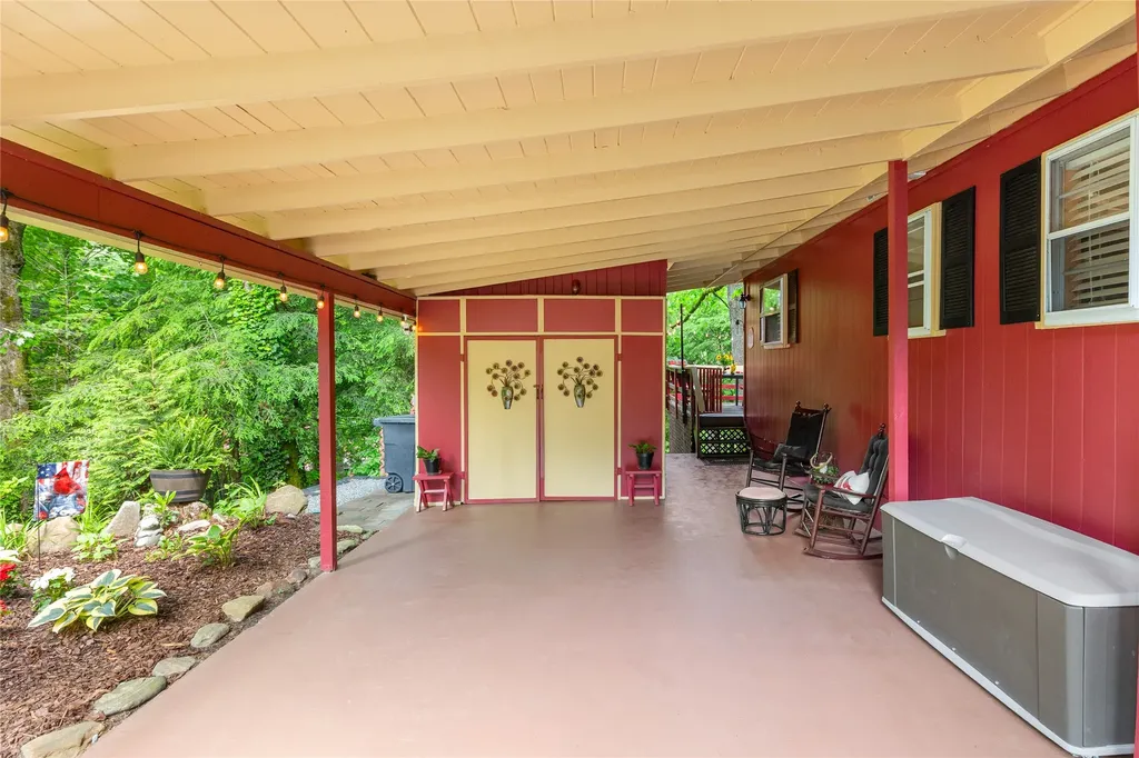 82 Village Way Sapphire NC 28774