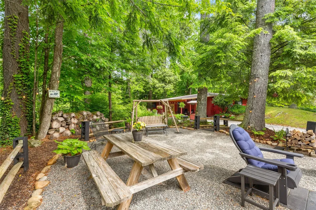 82 Village Way Sapphire NC 28774