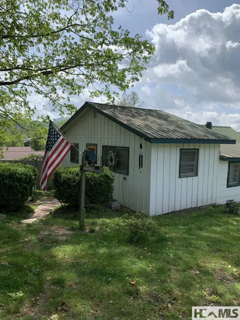 435 Hwy 64 West Cashiers NC 28717