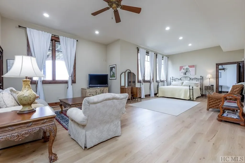 323 Lone Chimney Drive Cashiers NC 28717