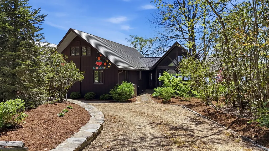 250 Valley Road Cashiers NC 28717
