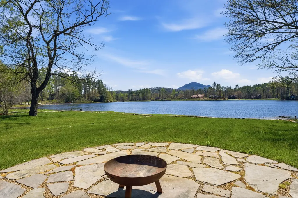 250 Valley Road Cashiers NC 28717