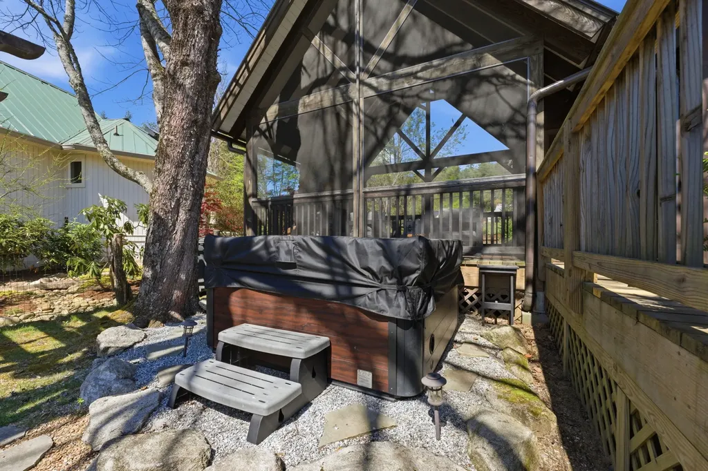 250 Valley Road Cashiers NC 28717