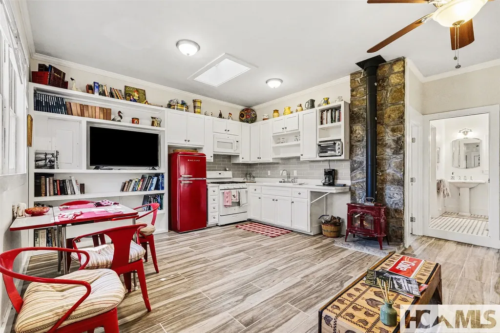 125 Pines Road Scaly Mountain NC 28775