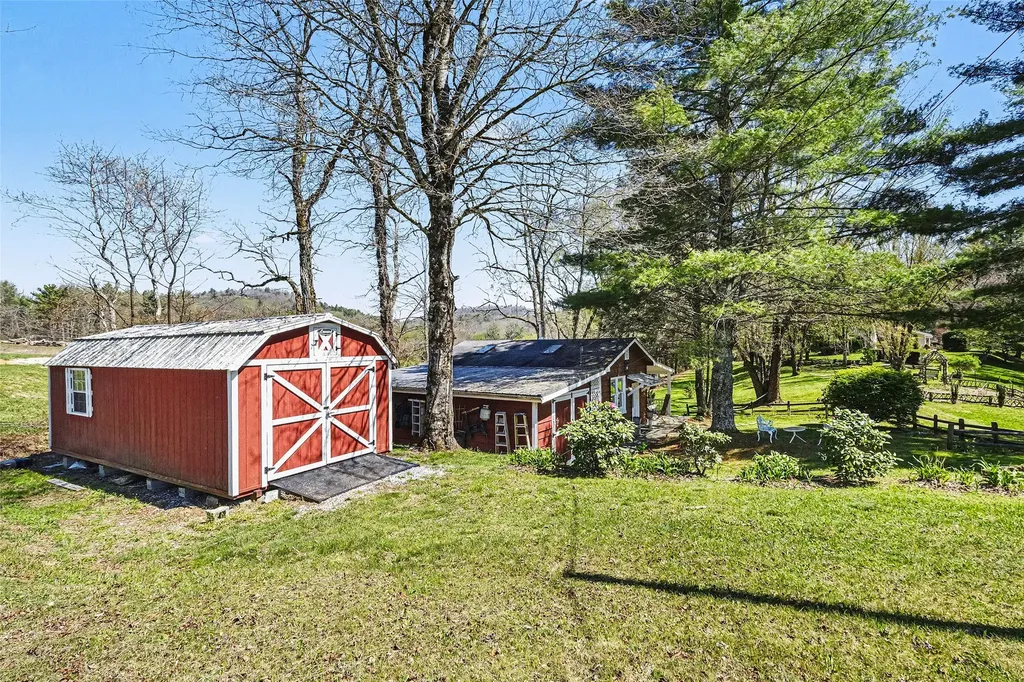 125 Pines Road Scaly Mountain NC 28775