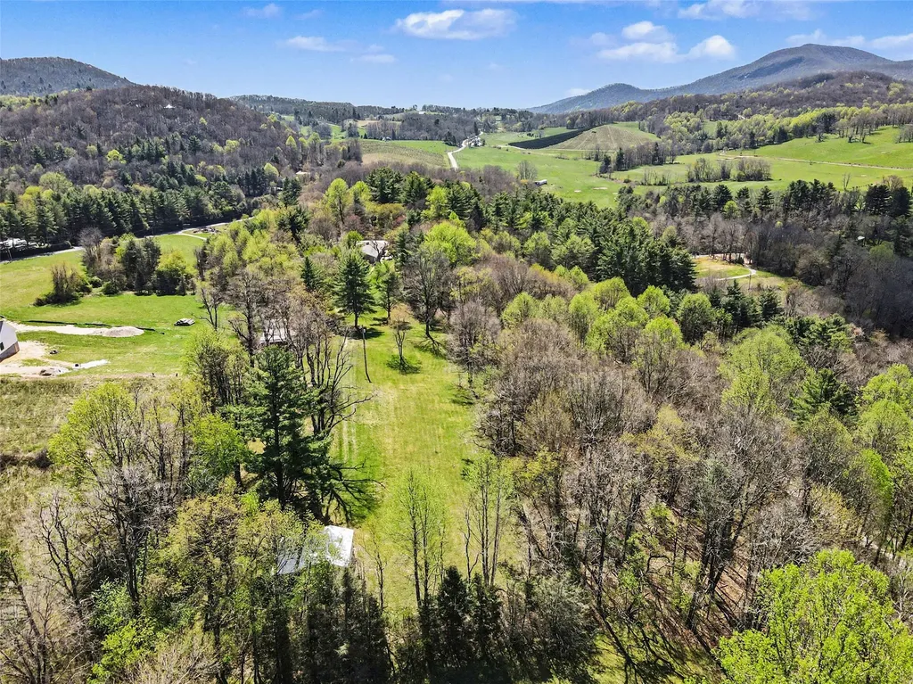 125 Pines Road Scaly Mountain NC 28775