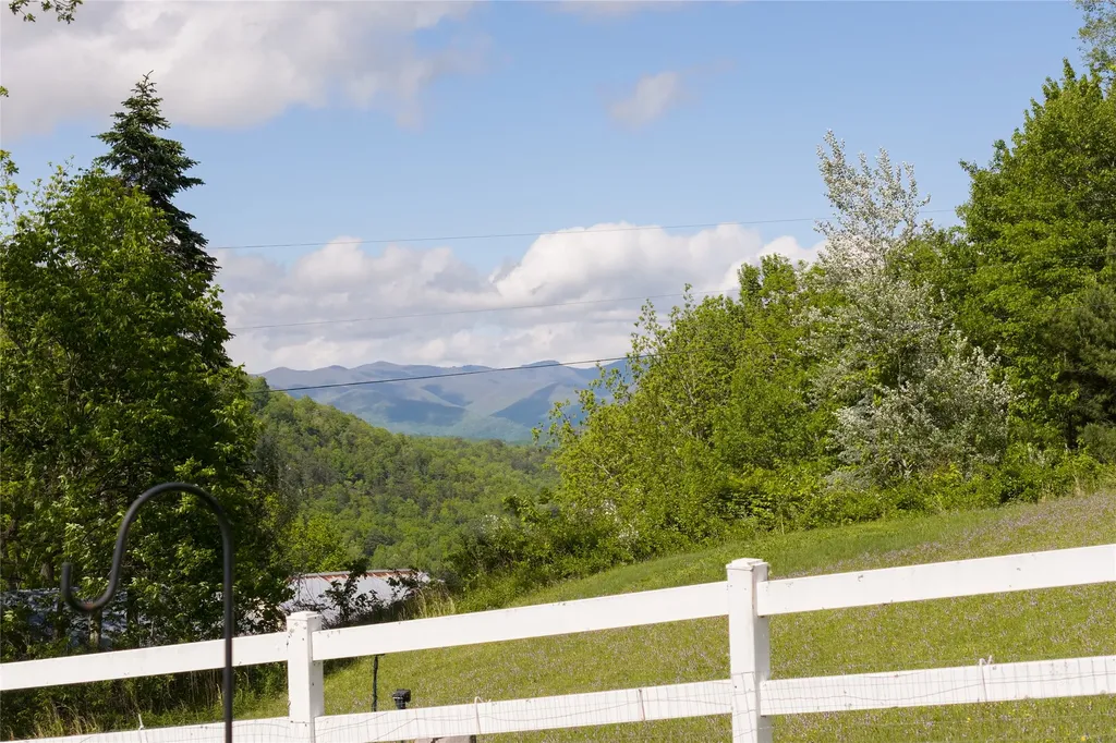 152 Walking Stick Trail Cullowhee NC 28723